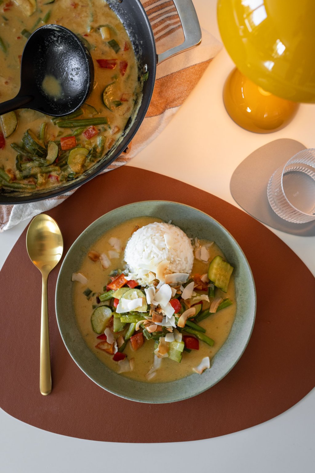 Veganes Kokos Curry mit Paprika und Bohnen Kleidermädchen Mode