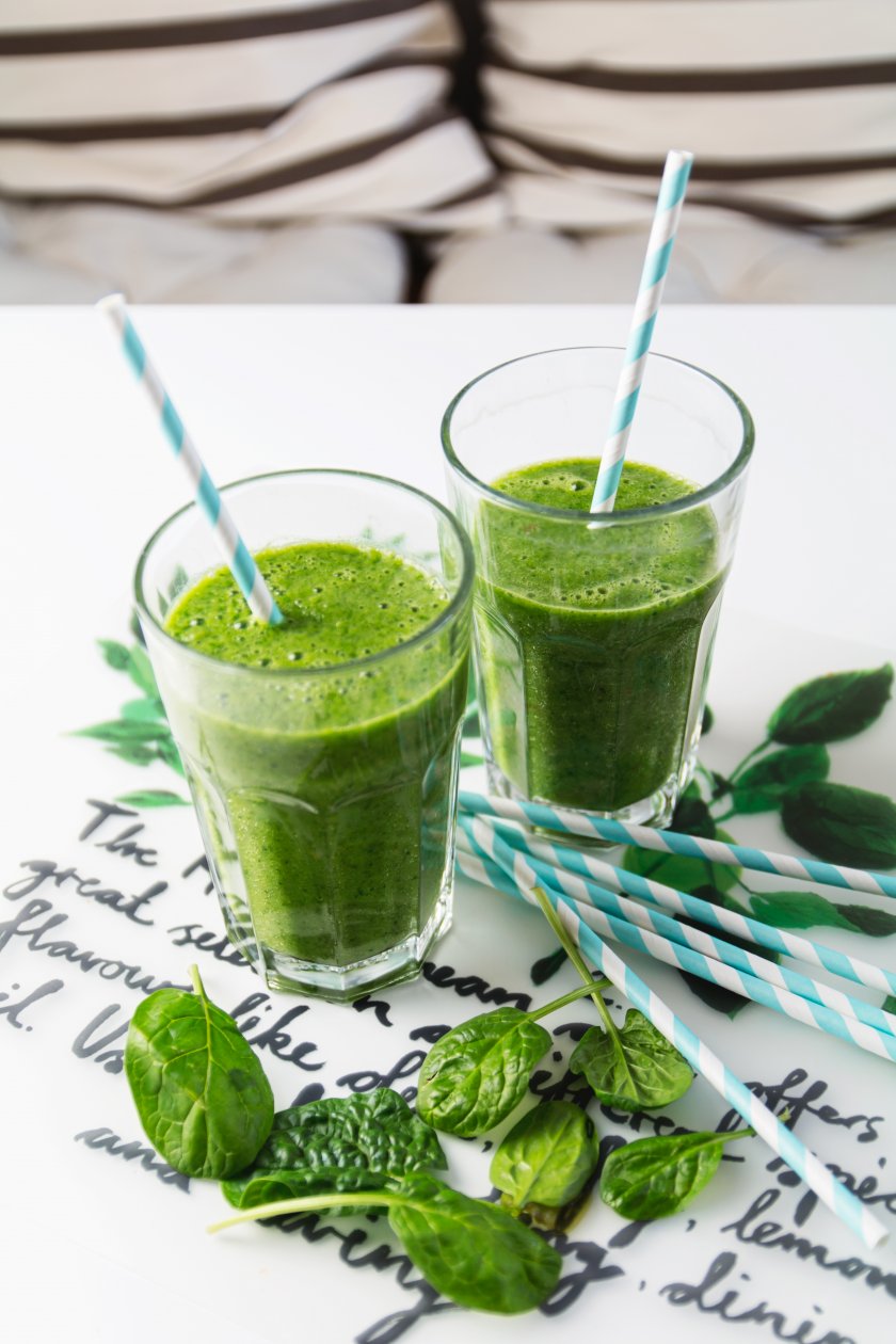 Green Smoothie mit Banane, Apfel, Ingwer und Spinat - Kleidermädchen ...