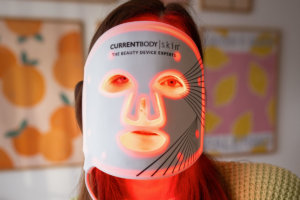 Ich habe die CurrentBody Skin LED Maske für strahlend schöne Haut und Anti-Aging-Wirkung getestet. Ein ausführlicher Erfahrungsbericht auf dem Beautyblog!