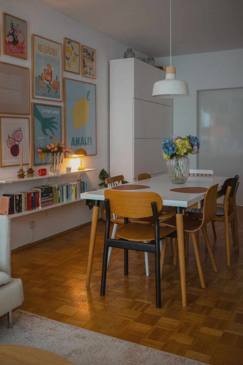 Esstisch aus Massivholz für dein Esszimmer. Auf dem Einrichtungsblog erfährst du, wie du den perfekten Massivholztisch für deine Wohnung findest.