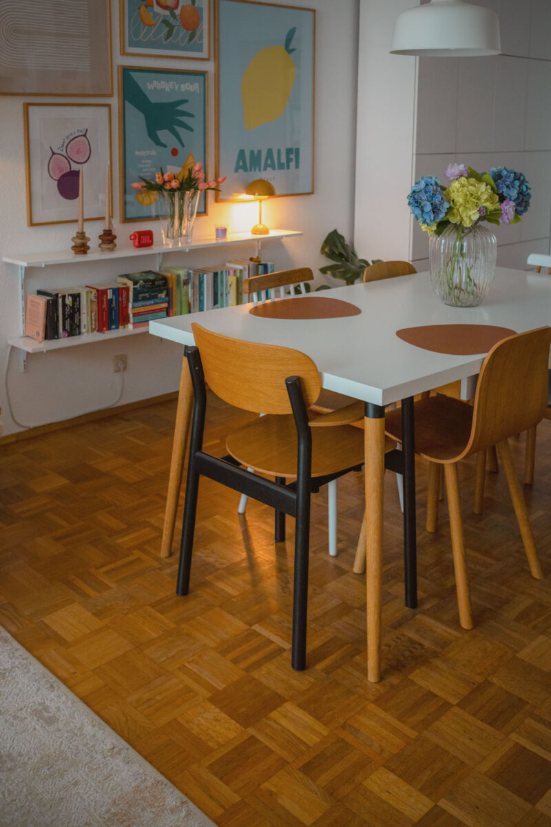 Esstisch aus Massivholz für dein Esszimmer. Auf dem Einrichtungsblog erfährst du, wie du den perfekten Massivholztisch für deine Wohnung findest.