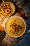 Cremige Brokkoli-Kartoffel-Suppe mit Chilli. Auf dem Foodblog findest du eine leckere Suppe für kalte Tage.